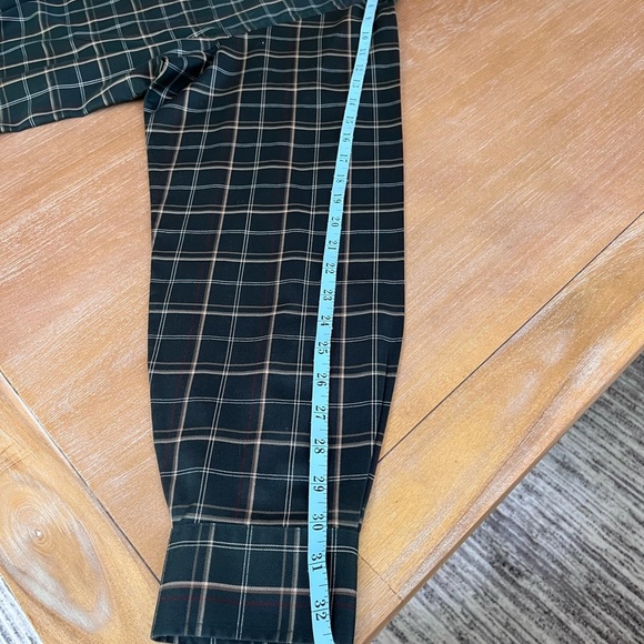 Jos A Bank men’s dark green plaid button down. Travelers collection size L - Picture 8 of 8